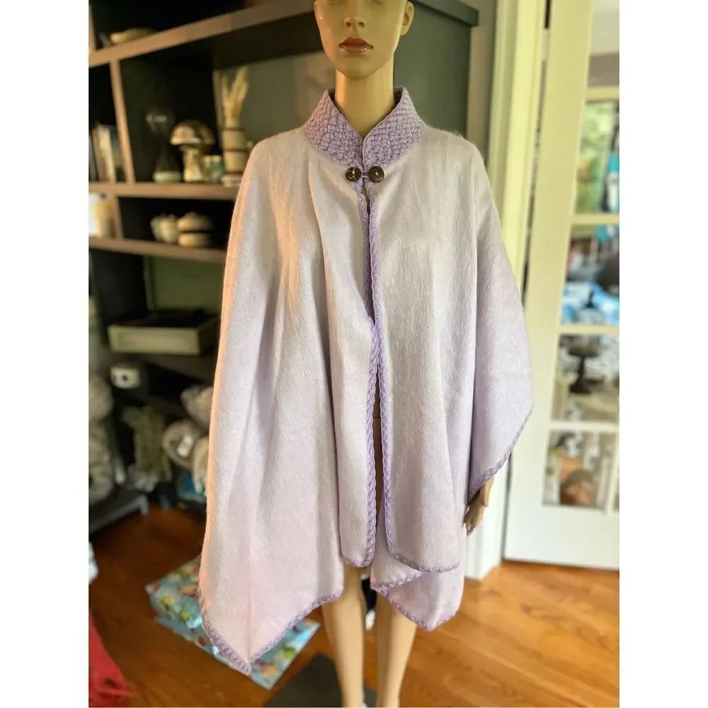 Lavender Soft Wool Acrylic Blend Cape O/S EUC